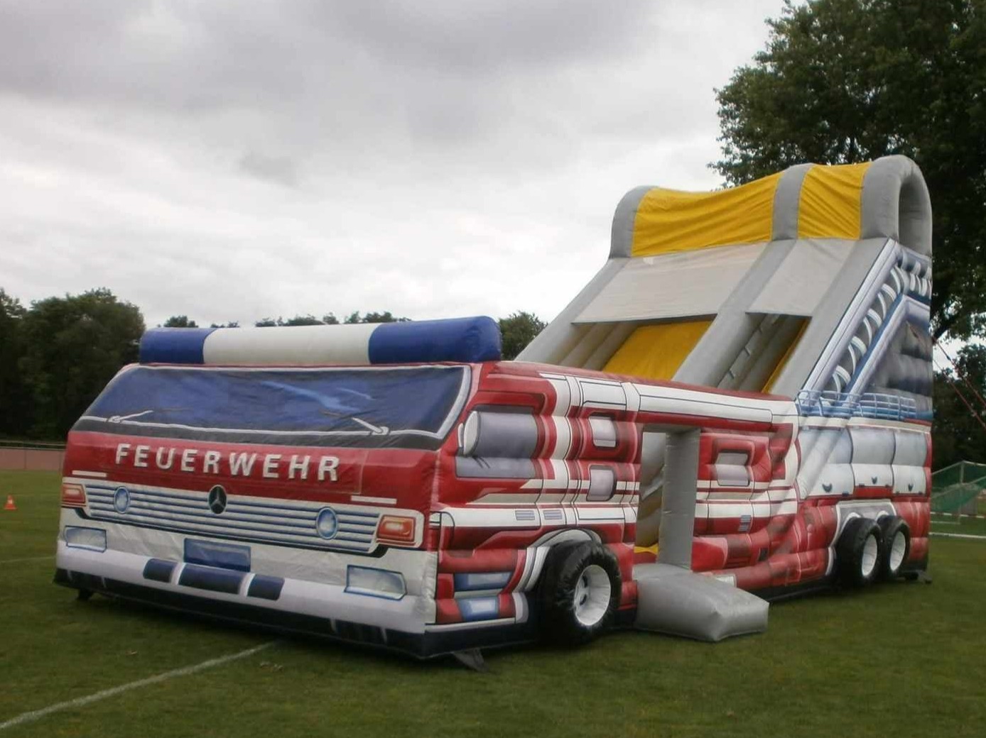 Feuerwehr-Hüpfburg